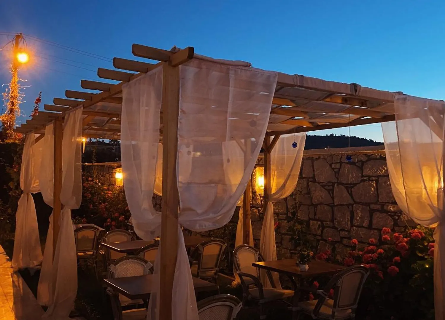 לינה וארוחת בוקר Çeşme Limon Hotel
